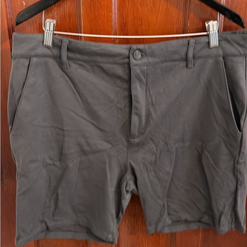 Men’s True Classic Stretch Chino Shorts in Dark Gray